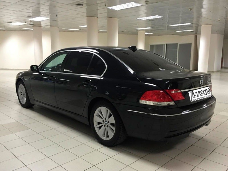 Автомобиль БМВ 750 Li