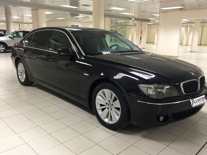 Автомобиль БМВ 750 Li