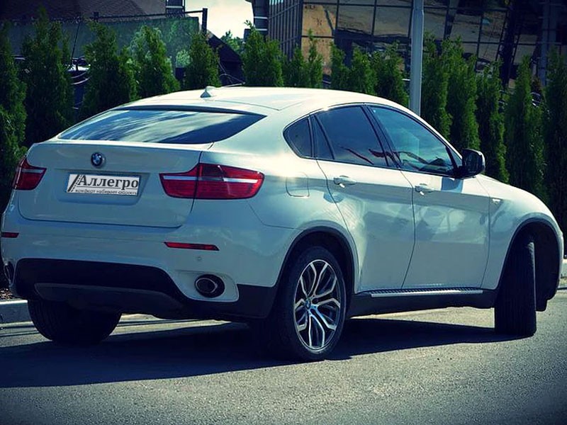 Автомобиль БМВ X6